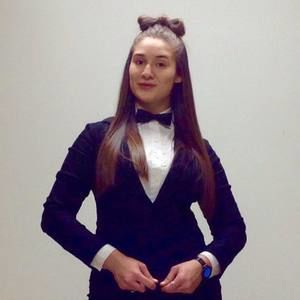 Meet your Posher, Estefanía